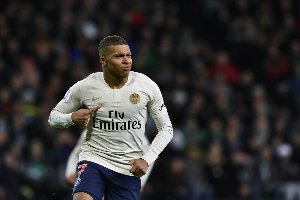 网友热议: 5万公里飞驰, 高铁铺就美好生活新画卷